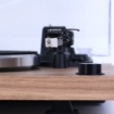 תמונה של פטיפון מקצועי SAFA Turntable HPH-005M Bluetooth – בצבע אגוז בהיר – 3 שנות אחריות