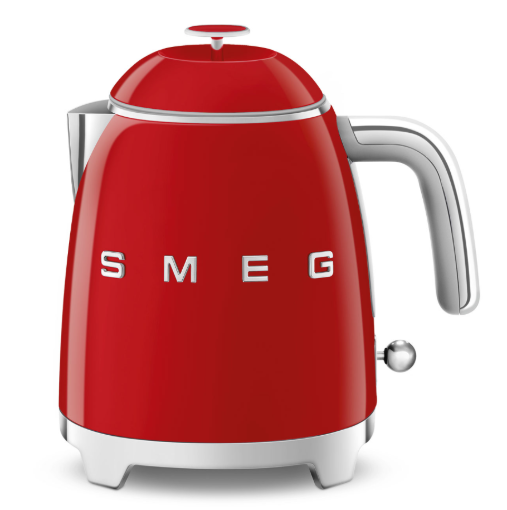 תמונה של קומקום חשמלי רטרו מיני 0.8 ליטר SMEG בצבע אדום